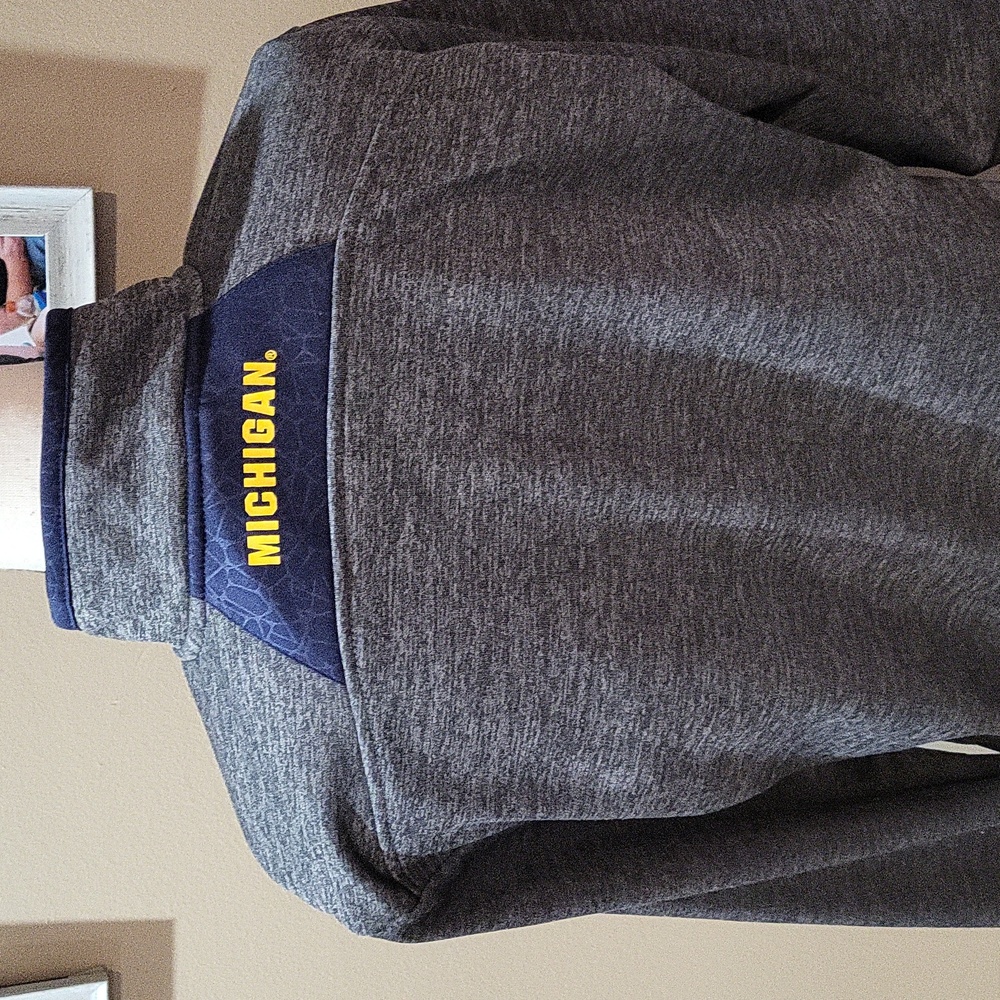 Colosseum University Of Michigan Hoodie - Picture 8 of 11